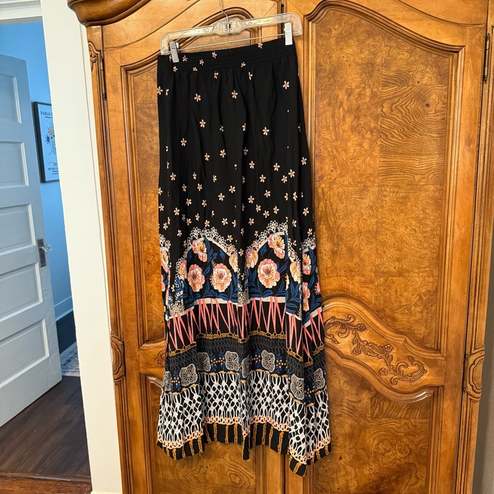 Express Black Floral Maxi Skirt with‎ front slit. Super cute!!🥰 - Picture 3 of 5